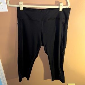 XL Tek Gear - capri pants with mesh detail at bottom. Has pockets! 🥂 sale!